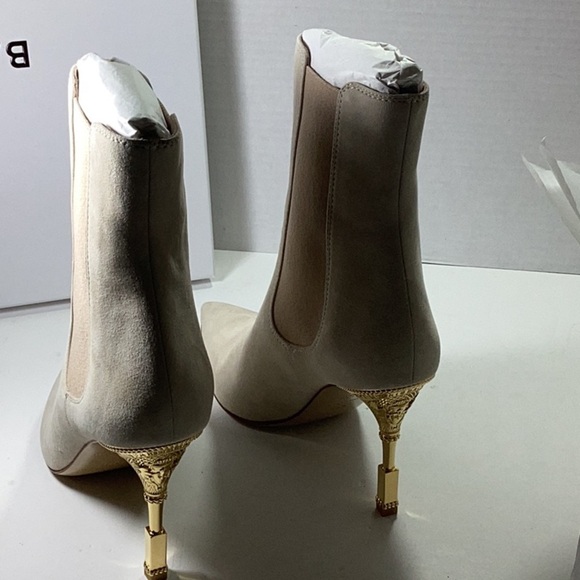Balmain
Women's Pointed Toe Sculpted High Heel Ankle Boots - Picture 9 of 16